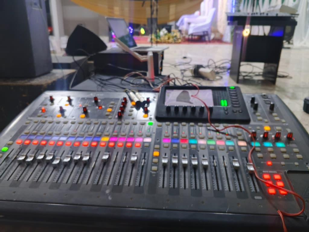 Live Mixing Console